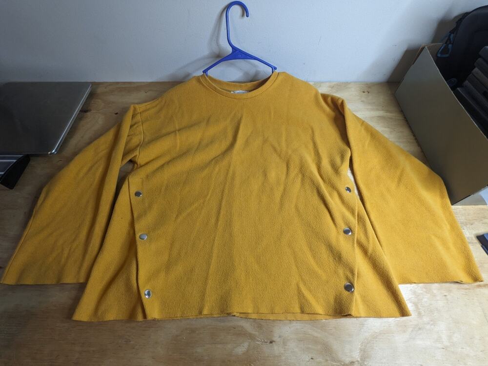 Zara Trafaluc Sweater London Cozy Size MEDIUM Yellow Mustard Pullover 2017-2018